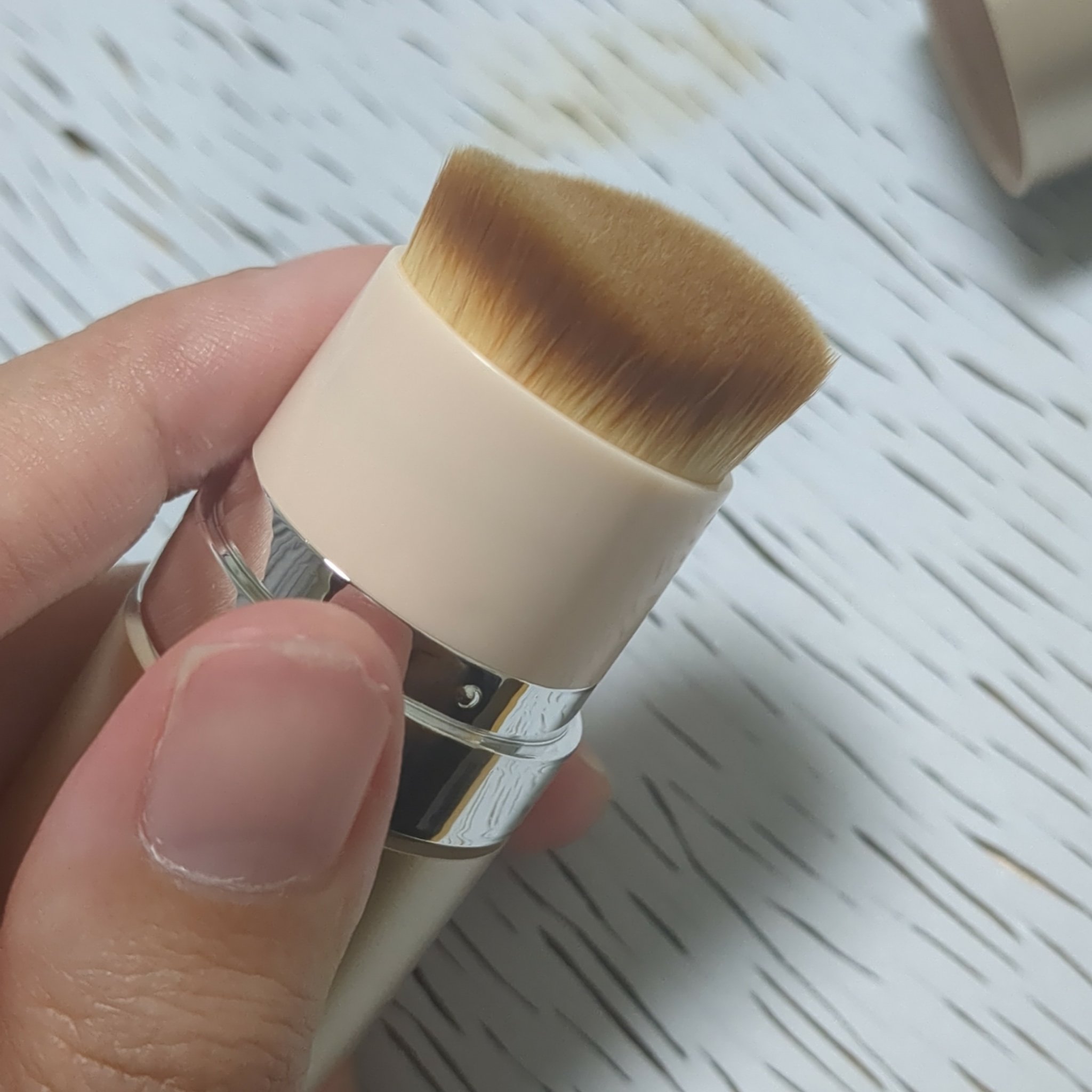 シルキースティックファンデーション ベージュ/KAMIKA/その他ファンデーションを使ったクチコミ（3枚目）