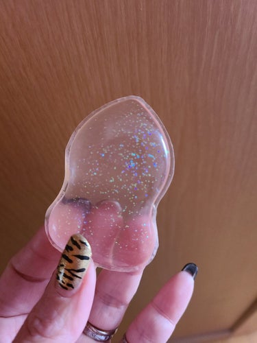 セリア GLITTER PUFFのクチコミ「100円ショップでよくみかけるジェルパフ。
しばらく前に買っていて、上手く使えず放置されてまし.....」（1枚目）