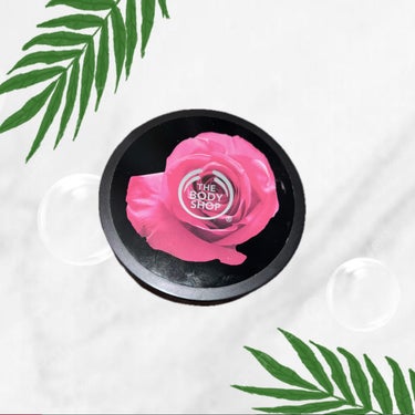 THE BODY SHOP ボディバター ブリティッシュローズのクチコミ「これはプレゼントでいただいたアイテムの一つです。

96%自然成分由来のボディバターです
乾燥.....」（1枚目）