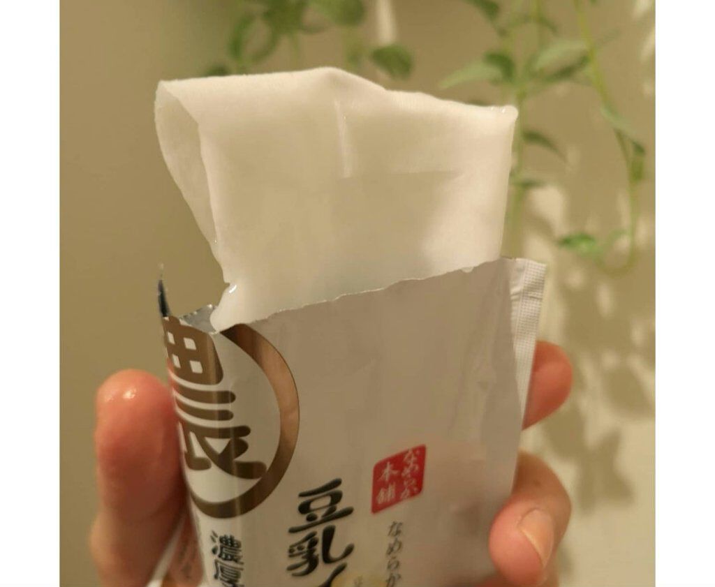 なめらか本舗 豆乳イソフラボン ジェル美容液マスクのクチコミ「しっかりした厚いマスクで、液だれせず密着しました。
使い終わった後もべとつかず、ストレスなく使.....」（2枚目）