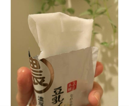 なめらか本舗 豆乳イソフラボン ジェル美容液マスクのクチコミ「しっかりした厚いマスクで、液だれせず密着しました。
使い終わった後もべとつかず、ストレスなく使.....」(2枚目)