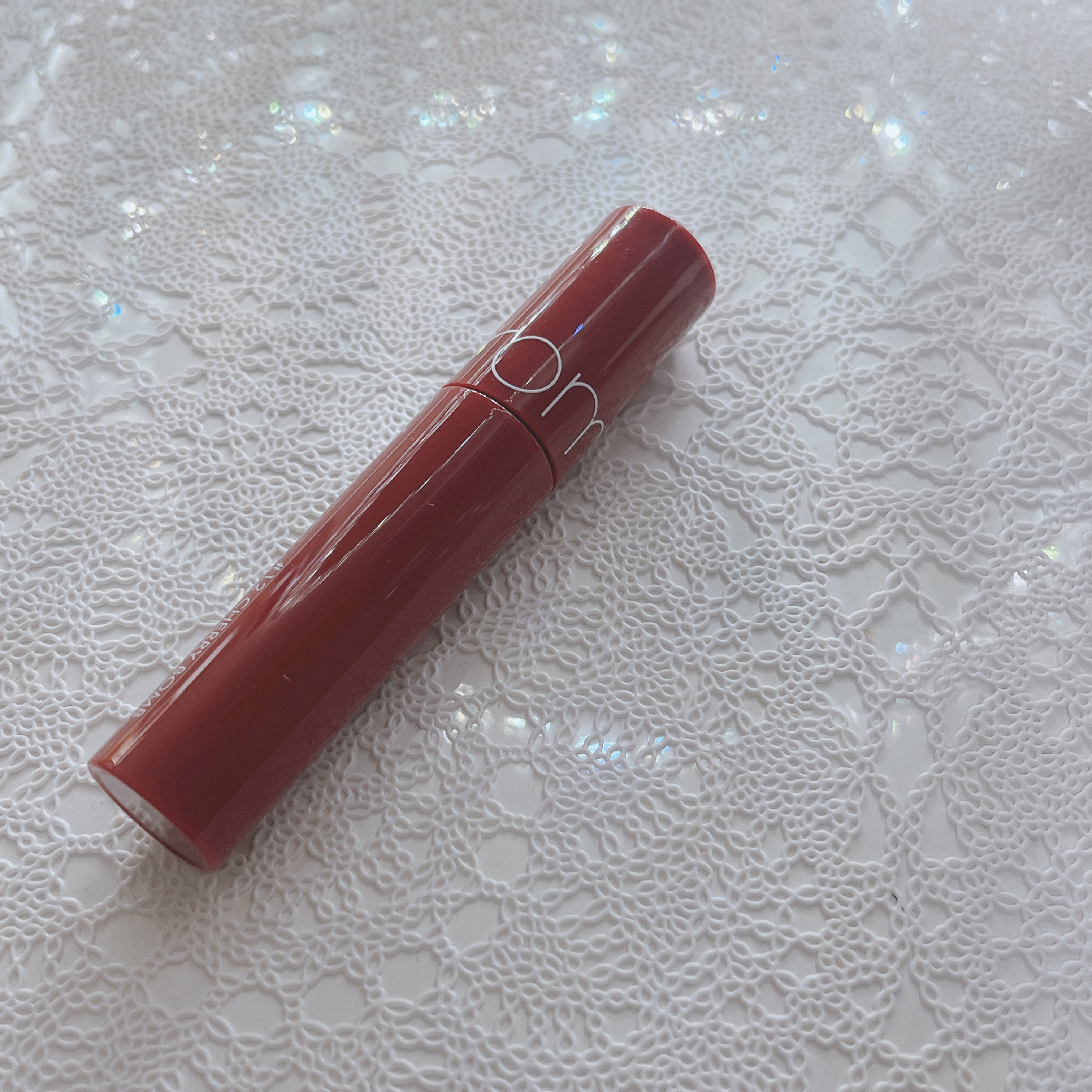 ジューシーラスティングティント 12 チェリーボム(CHERRY BONB)/rom&nd/リップティントを使ったクチコミ（1枚目）