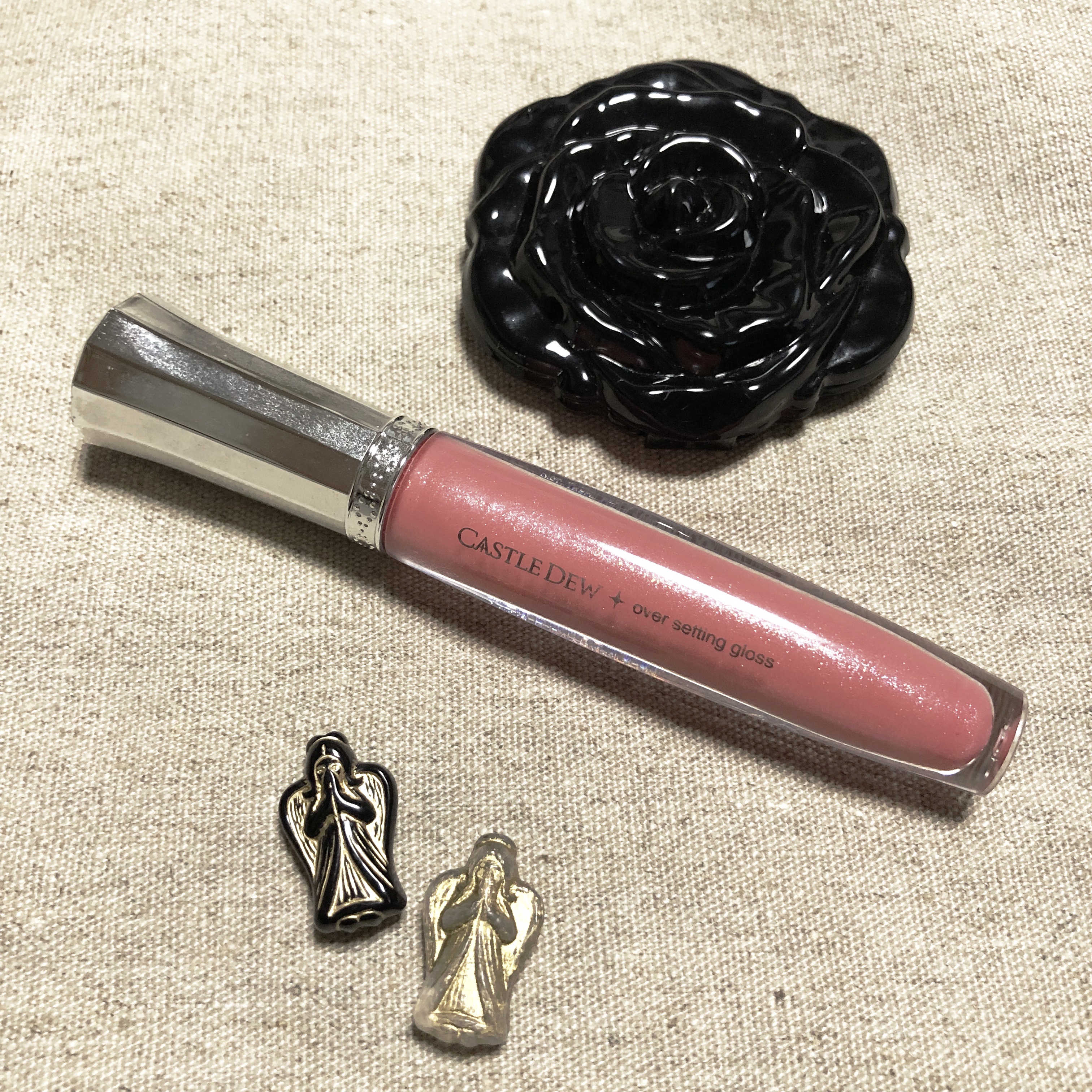 オーバーセッティングロス/キャッスルデュー(CASTLEDEW)/リップグロスを使ったクチコミ（1枚目）
