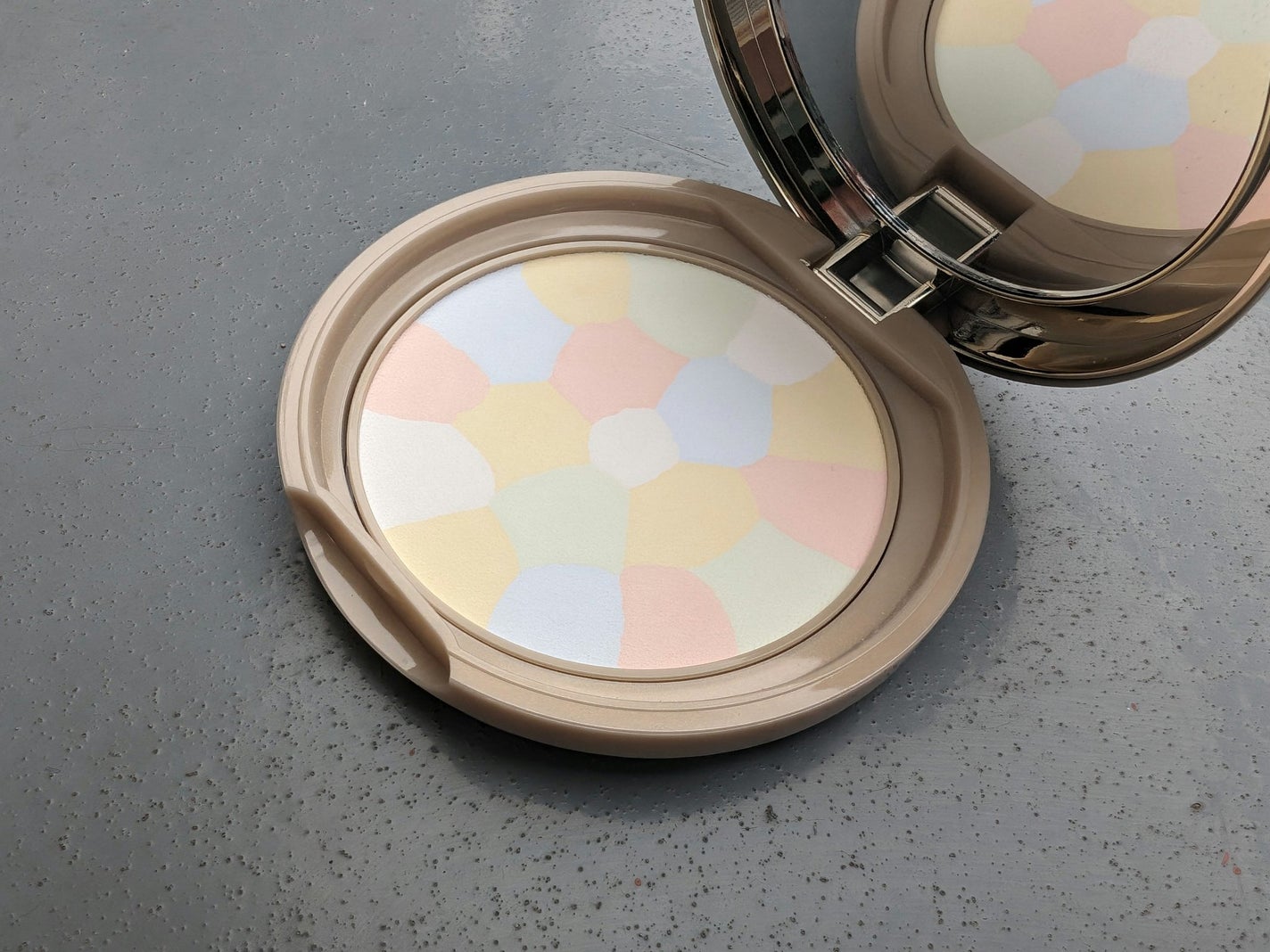 マシュマロフィニッシュパウダー ~Abloom~/キャンメイク/プレストパウダーを使ったクチコミ(1枚目)