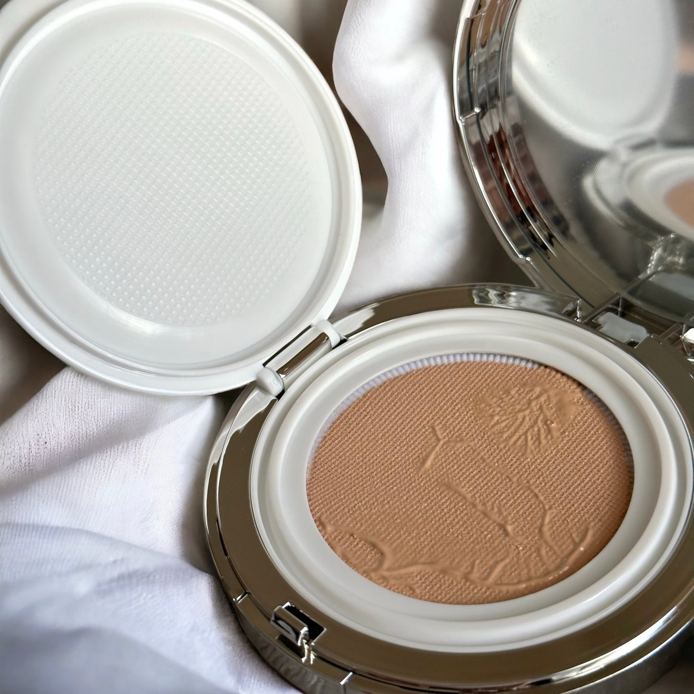 グリーミングテンションパクト/2aN/クリーム・エマルジョンファンデーションを使ったクチコミ(4枚目)