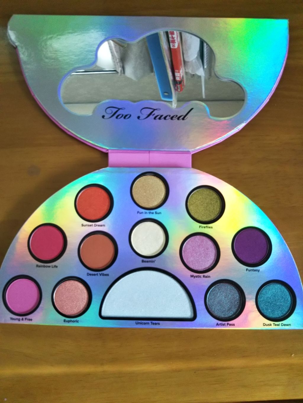 ライフズフェスティバル アイシャドウパレット Too Faced