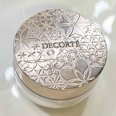 COSME DECORTEフェイスパウダー
00trans lucent

カバー力　　　★⭐︎⭐︎⭐︎⭐︎
使い心地　　　★★★⭐︎⭐︎
コスパ　　　　★★★⭐︎⭐︎
リピ値　　　　★★★⭐︎⭐︎

