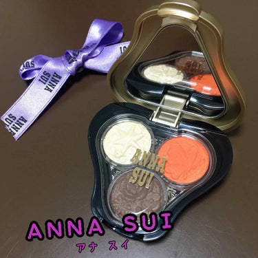 ANNA SUI
メイクアップパレットミニ 1のご紹介です！

昔からオレンジのアイシャドウが大好きで、新しいのが欲しいなと思っていたところ、友達からプレゼントされました😇

左上の色はラメが大粒で、で