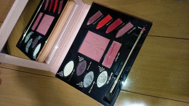 LANCOME オリンピア ワンダーランド パレットのクチコミ「LANCOMEから昨年出された限定のメイクパレットです。
チーク、リップベース、リップパウダー.....」（1枚目）