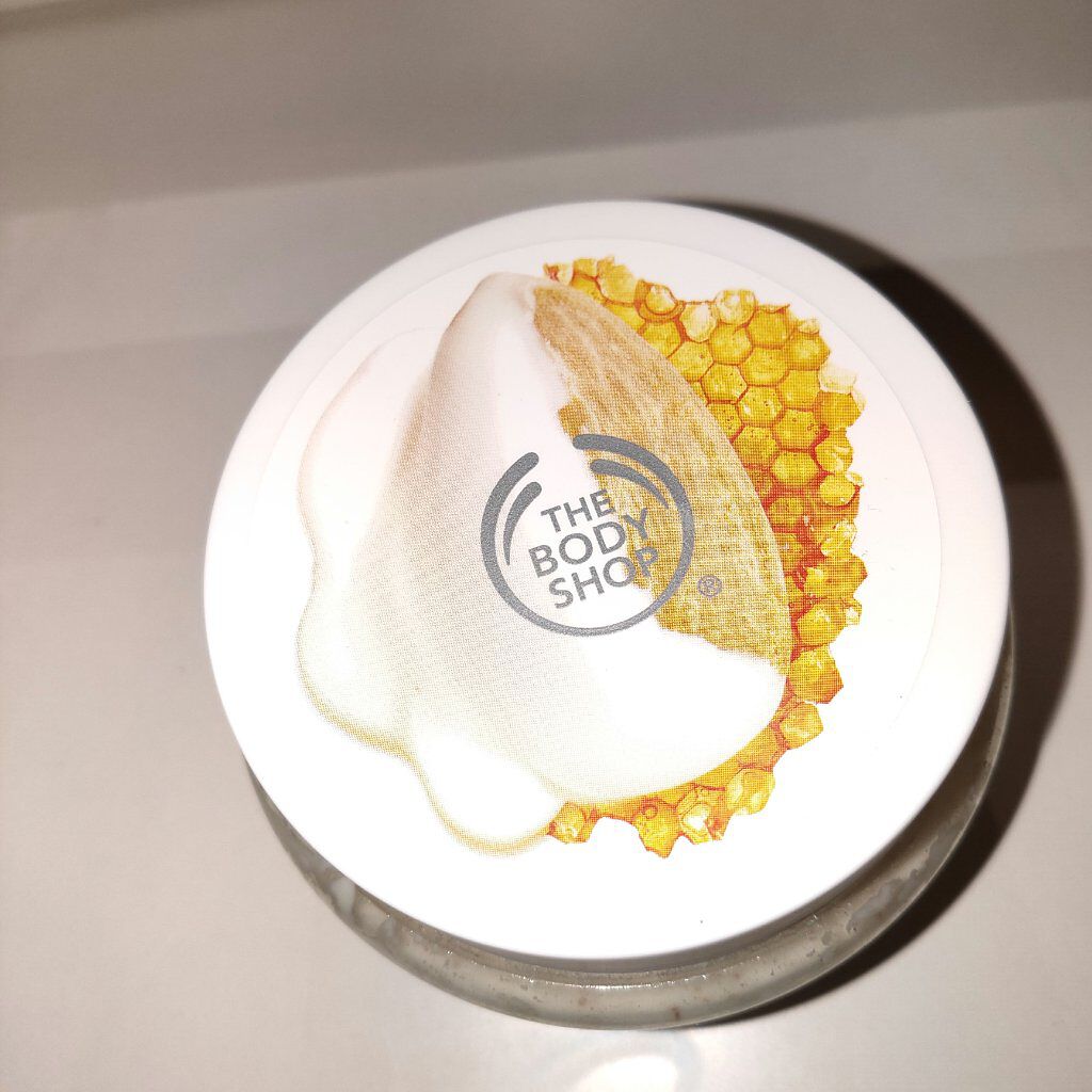 ボディバター アーモンドミルク＆ハニー/THE BODY SHOP/ボディクリームを使ったクチコミ（2枚目）