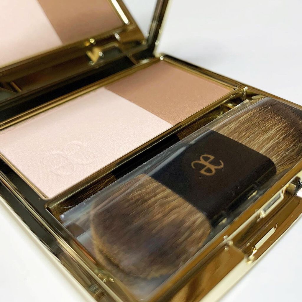 コントゥアリング フェイス 002/Elégance/パウダーハイライトを使ったクチコミ（2枚目）