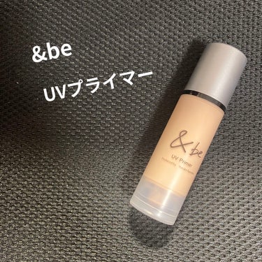 ＆be/UVプライマー

以前、＆beのUVミルクを使いましたが、かなり似てると感じました。
匂いはUVミルクと同じ柑橘系の匂いで、
塗った後の仕上がりも、UVミルクと同じツヤっぽくなります。
違いは、