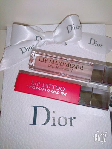 Dior アディクト リップ ティント(761 ナチュラル
チェリー)💕

Diorからでた初のティントということで購入しました(^^)
BAさんに「１番濃いカラー下さい!!」とお願いしタッチアップ!!