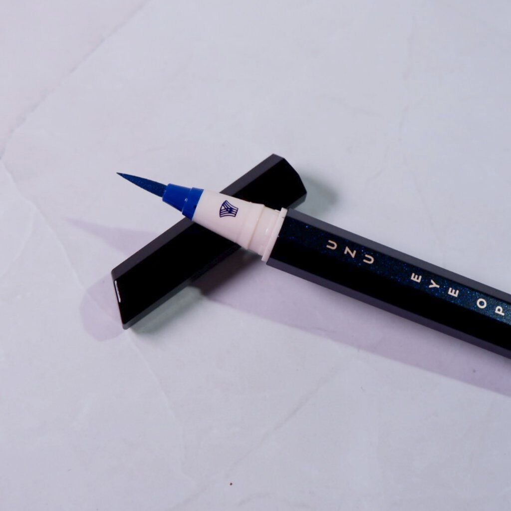 7 SHADES OF BLACK/UZU BY FLOWFUSHI/リキッドアイライナーを使ったクチコミ(3枚目)