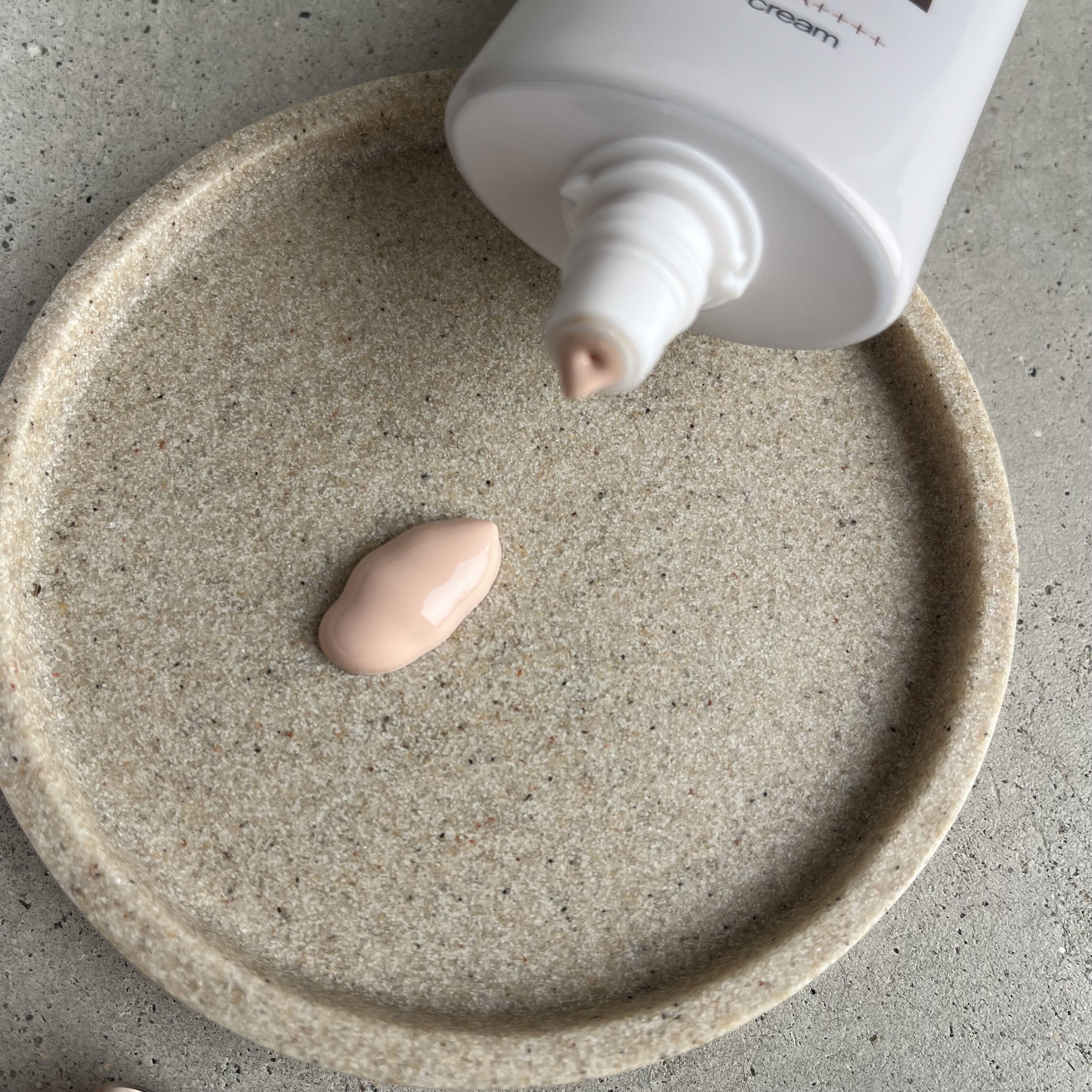 ウォータフルトーンアップサンクリーム/ダルバ/日焼け止めクリームを使ったクチコミ（3枚目）