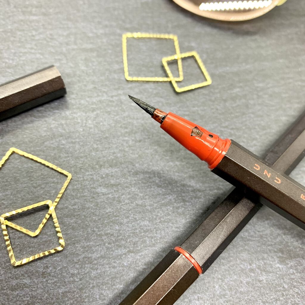 EYE OPENING LINER/UZU BY FLOWFUSHI/リキッドアイライナーを使ったクチコミ（2枚目）