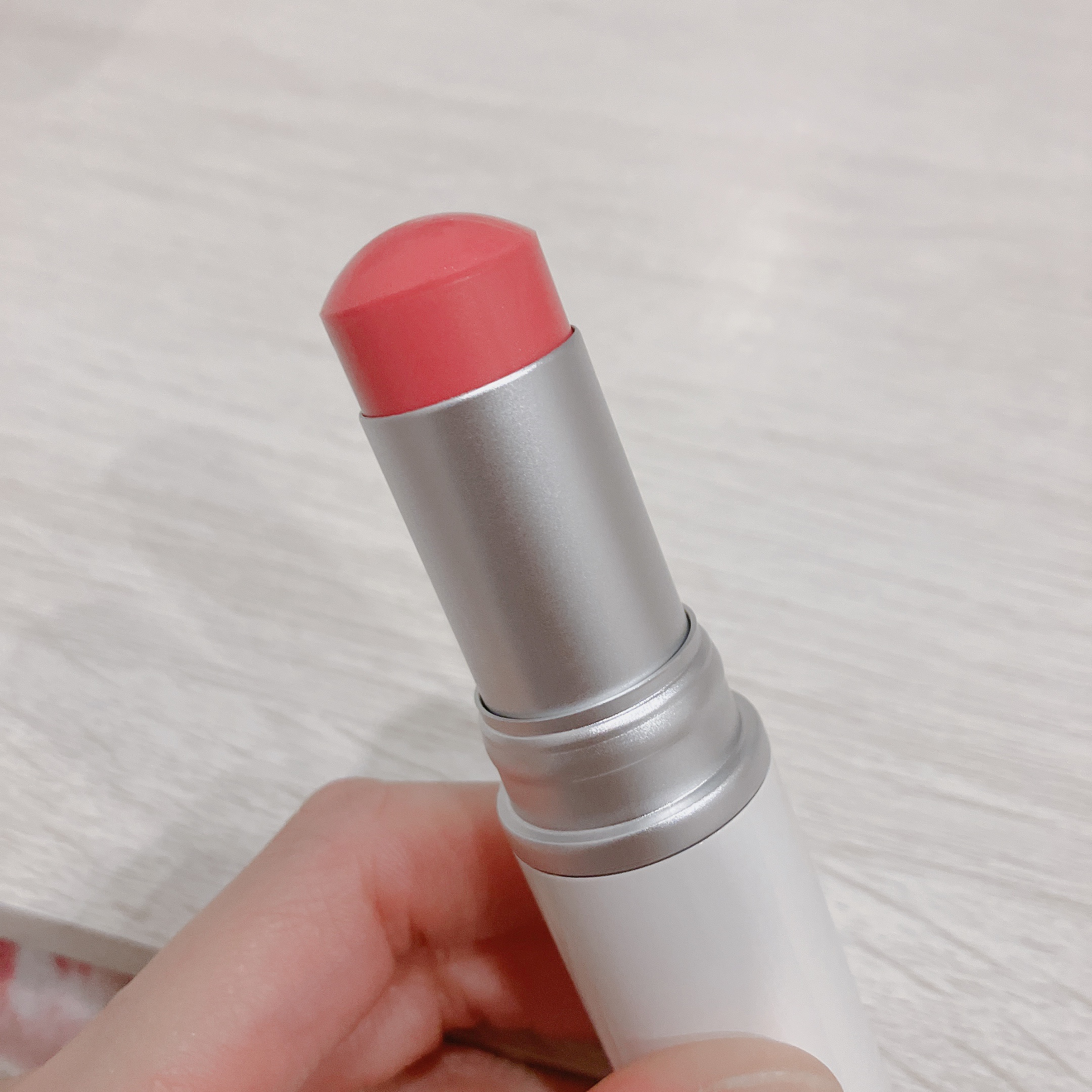 トゥルーディメンションラディアンスバーム TP005 シェリーピンク/hince/スティックハイライトを使ったクチコミ（2枚目）