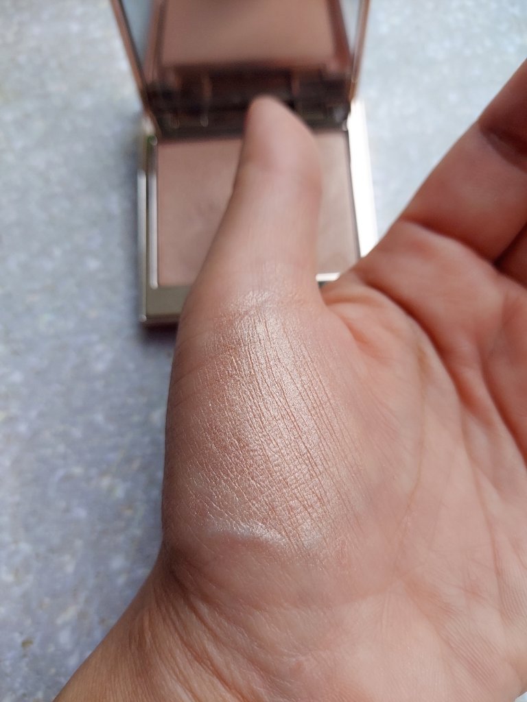 ローズグロウ イルミネーター /ローラ メルシエ/プレストパウダーを使ったクチコミ（3枚目）