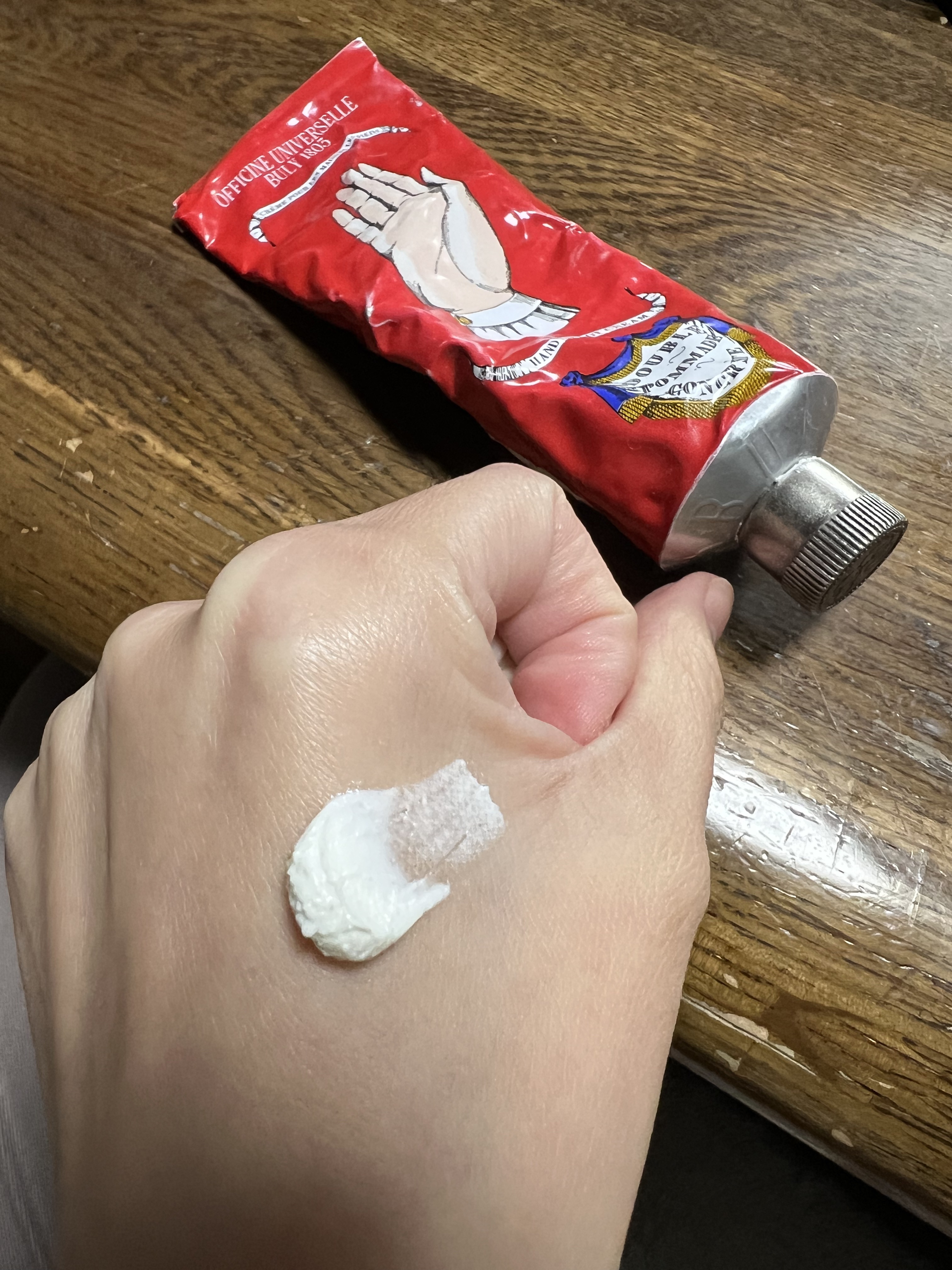 ドゥーブル・ポマード・コンクレット/オフィシーヌ・ユニヴェルセル・ビュリー/ハンドクリームを使ったクチコミ（3枚目）