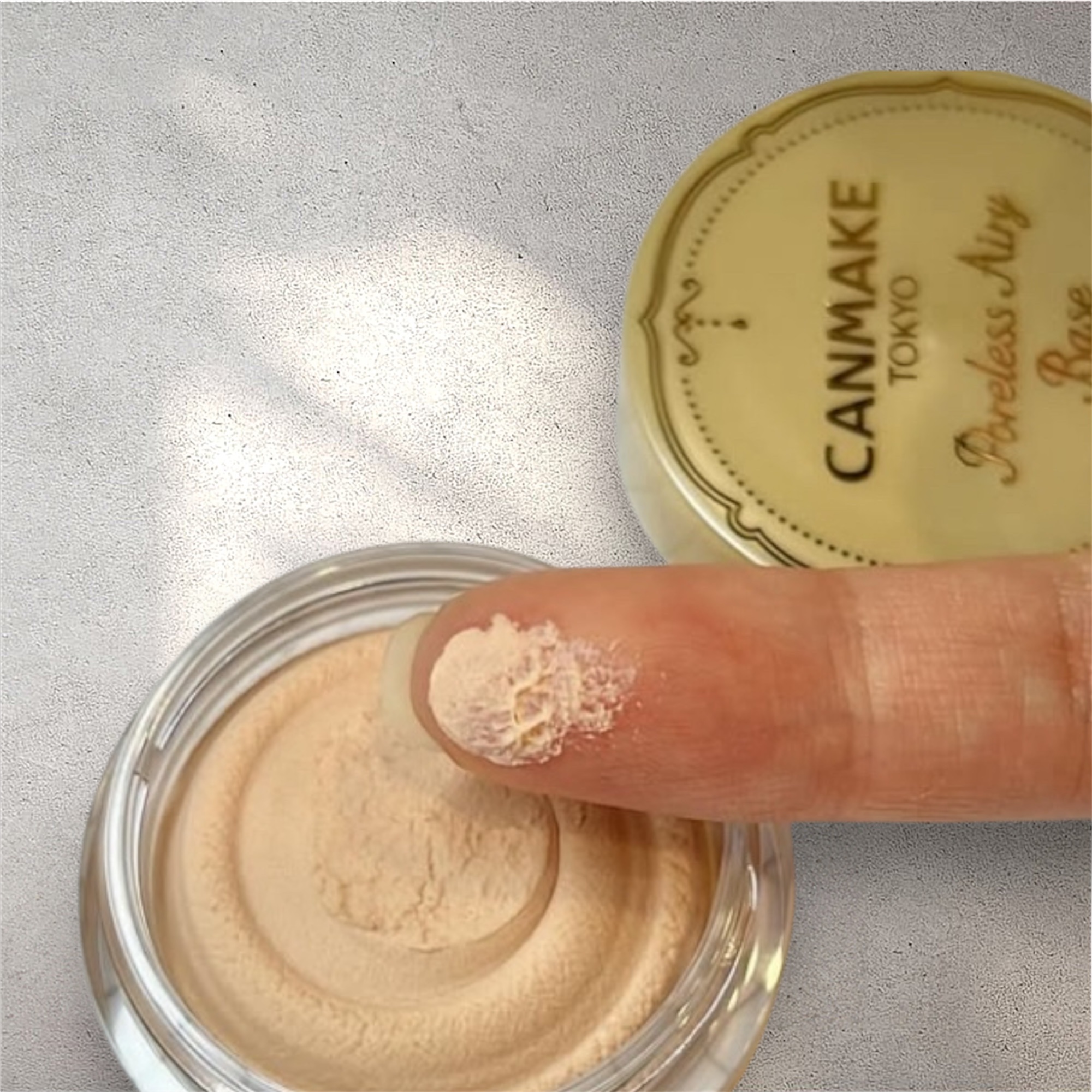 ポアレスエアリーベース 02 ナチュラルベージュ/キャンメイク/化粧下地を使ったクチコミ（1枚目）