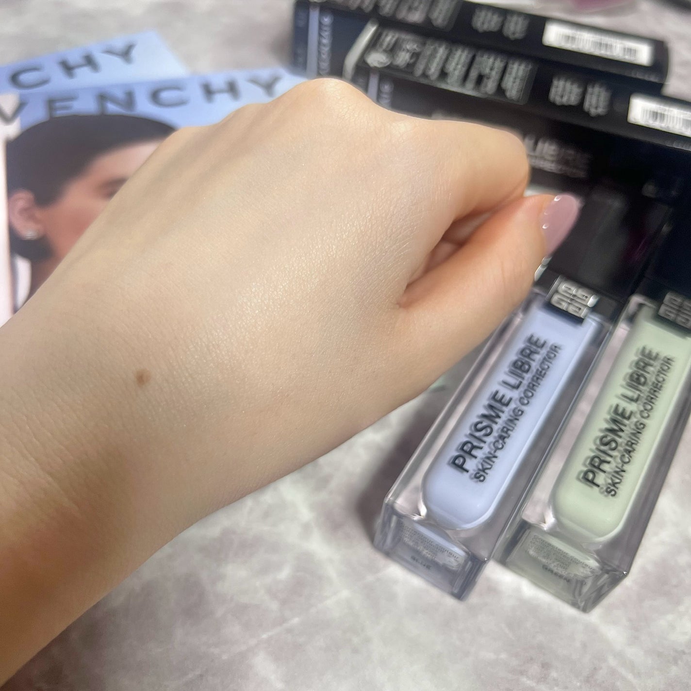 プリズム・リーブル・スキンケアリング・コレクター/GIVENCHY/化粧下地を使ったクチコミ(4枚目)