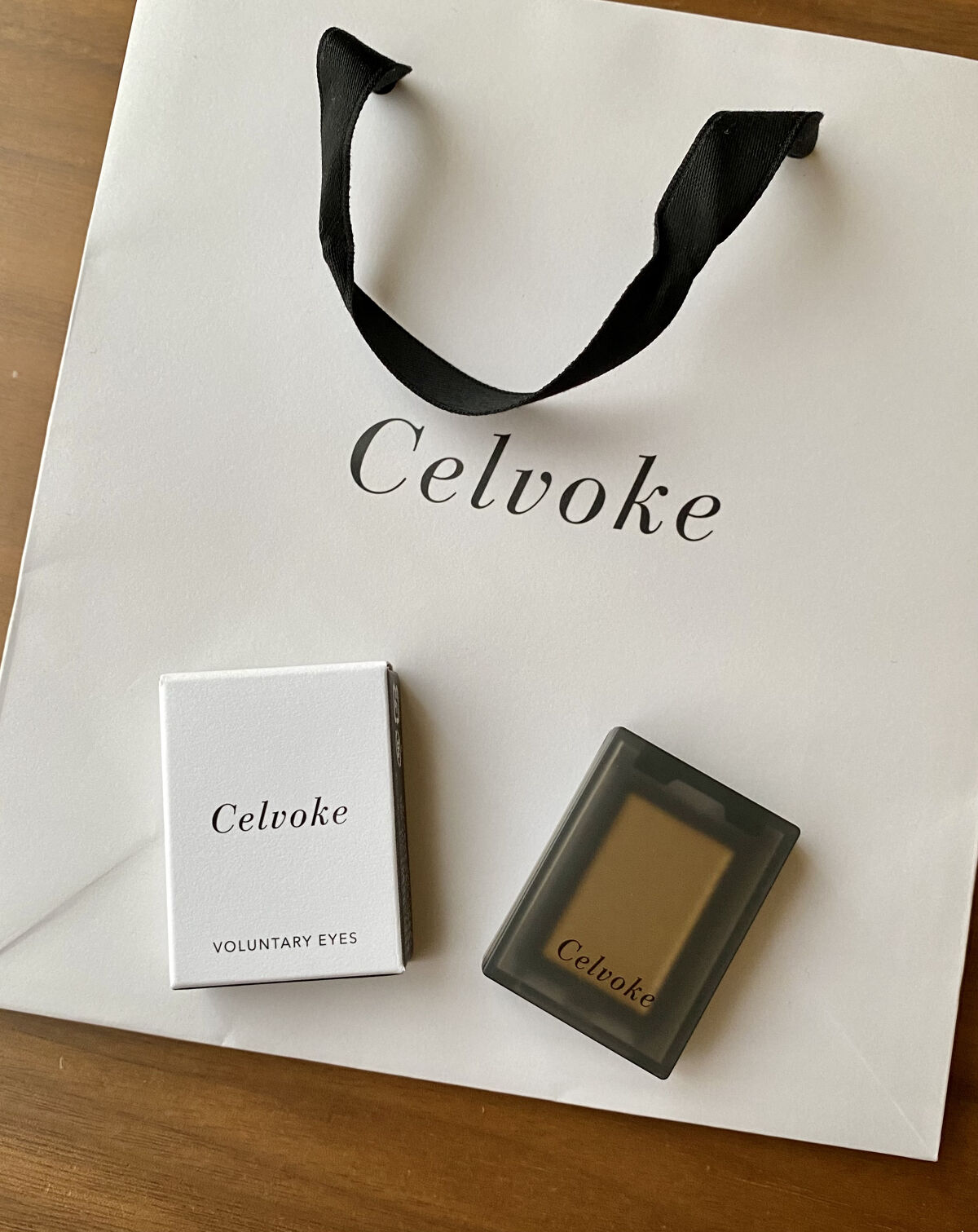 セルヴォーク ヴォランタリー アイズ/Celvoke/単色アイシャドウを使ったクチコミ（2枚目）