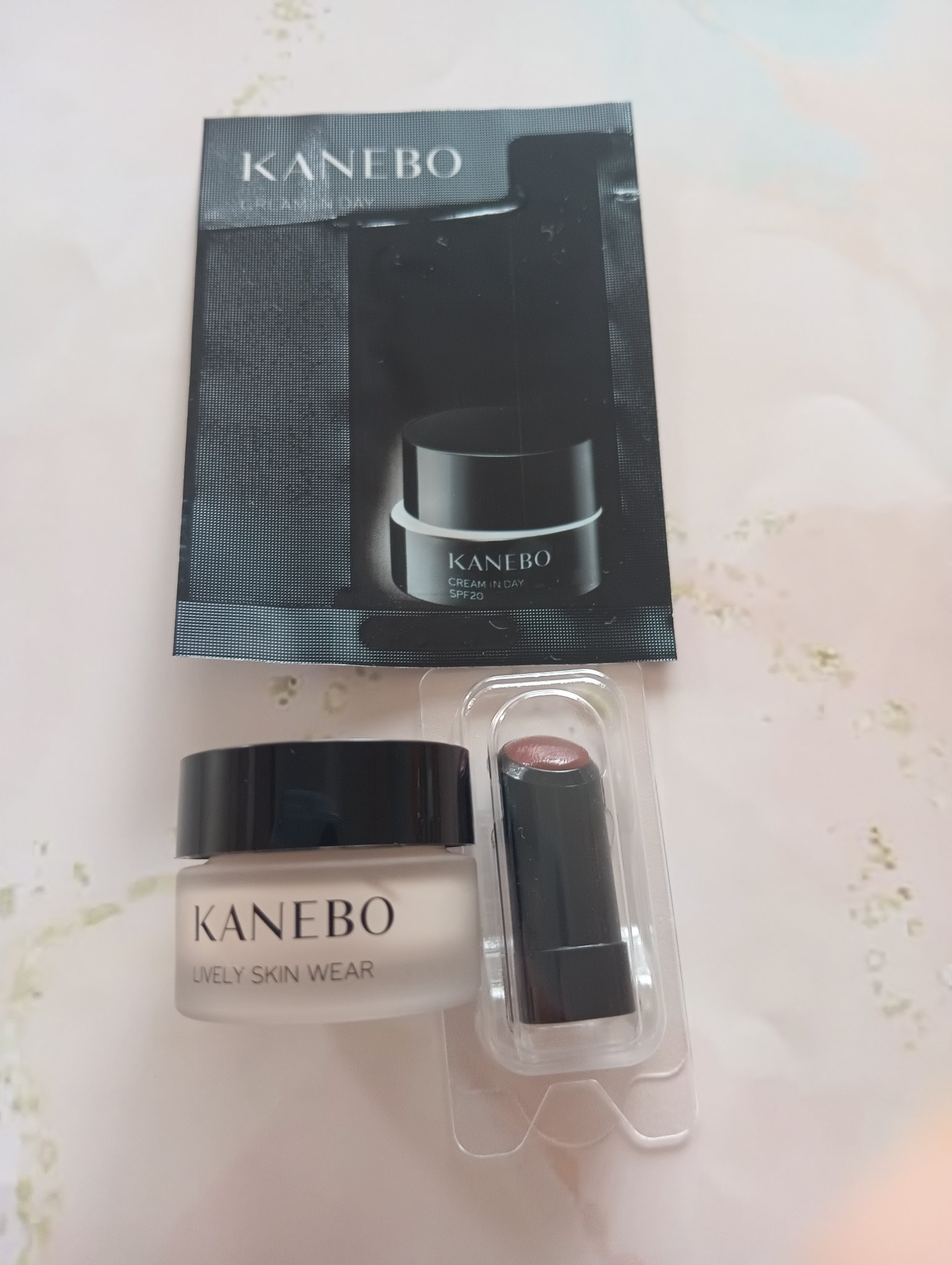 ライブリースキン　ウェア ソフトオークルAA/KANEBO/クリーム・エマルジョンファンデーションを使ったクチコミ（1枚目）