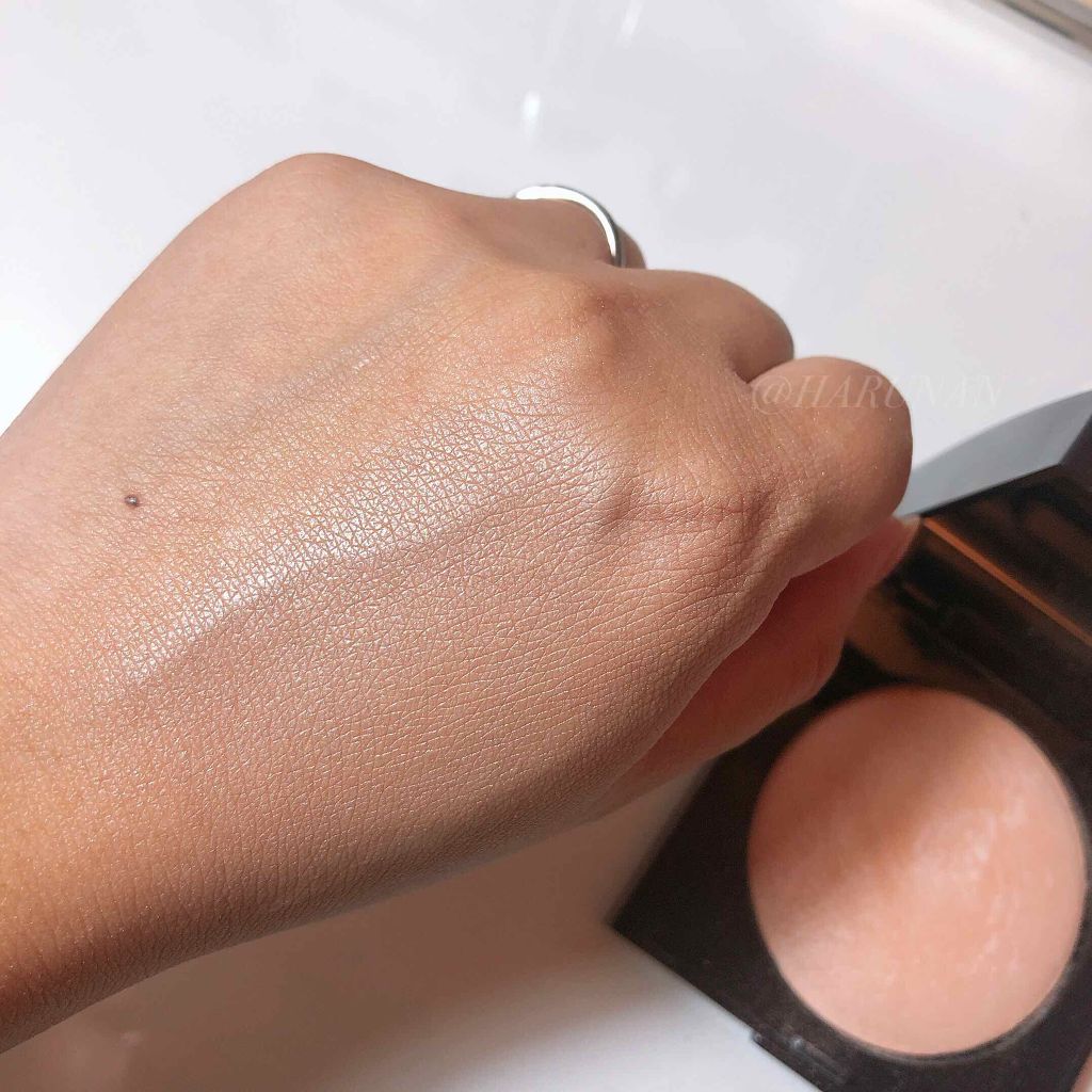 マットラディアンス ベイクドパウダー ハイライト01/ローラ メルシエ/パウダーハイライトを使ったクチコミ(3枚目)