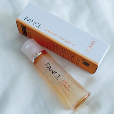 #PR #ファンケル

ファンケル
エンリッチプラス 化粧液 II しっとり＜医薬部外品＞
30mL

シワ改善有効成分ナイアシンアミドを配合した薬用化粧液。
ナイアシンアミドが、「シワ」の要因となる真皮のコラーゲン線維が断片化する変化に対して、肌奥の真皮層までしっかり働きかけてコラーゲンの産生を促進してくれるそうで、毎日使うベーシックアイテムの化粧液（美容液級の化粧水）で本格的なシワ改善が期待できるのだとか^ ^

洗顔後の肌に使用します。
とろみのあるテクスチャーで、まるで美容液を塗っているかのような感覚^ ^
肌にスーッと馴染むから、とてもみずみずしく心地良い使用感で、ベタつきにくく香りも◎！
.
乾燥が気になる部分には重ね付けをしたり、時間がある時はコットンパックをしています^ ^
私は中指と薬指の腹を使い、顔の内側から外側へ、やや持ち上げるように顔全体にやさしくのばし、手のひら全体を使って顔を押さえ馴染ませて、最後は手のひらでハンドプレスすると◎！
首やデコルテにもしっかり塗っています^ ^

しっとりとするようなつけ心地だけどベタつきにくく、伸びも良いのが嬉しい！
その後のスキンケアもスムーズで、朝晩使いやすいです^ ^
エンリッチプラス 乳液 II しっとり＜医薬部外品＞とのセット使いもおすすめです！


#ファンケル #エンリッチプラス化粧液 #スキンケア #プチプラ #プチプラコスメ #プチプラスキンケア #美容 #美肌 #コスメ #乾燥肌 #敏感肌 #混合肌 #毛穴 #毛穴ケア #化粧水 #美容液 #コスメ好きさんと繋がりたい #スキンケア好きさんと繋がりたい #美容好きな人と繋がりたい の画像 その1