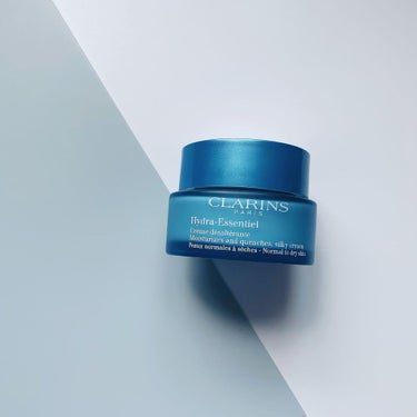 CLARINS イドラ エッセンシャル ライト クリームのクチコミ「【クラランス　クリーム】﻿
﻿
🌞﻿
﻿
最近使っているフェイスクリームを紹介いたします💕﻿
.....」（1枚目）