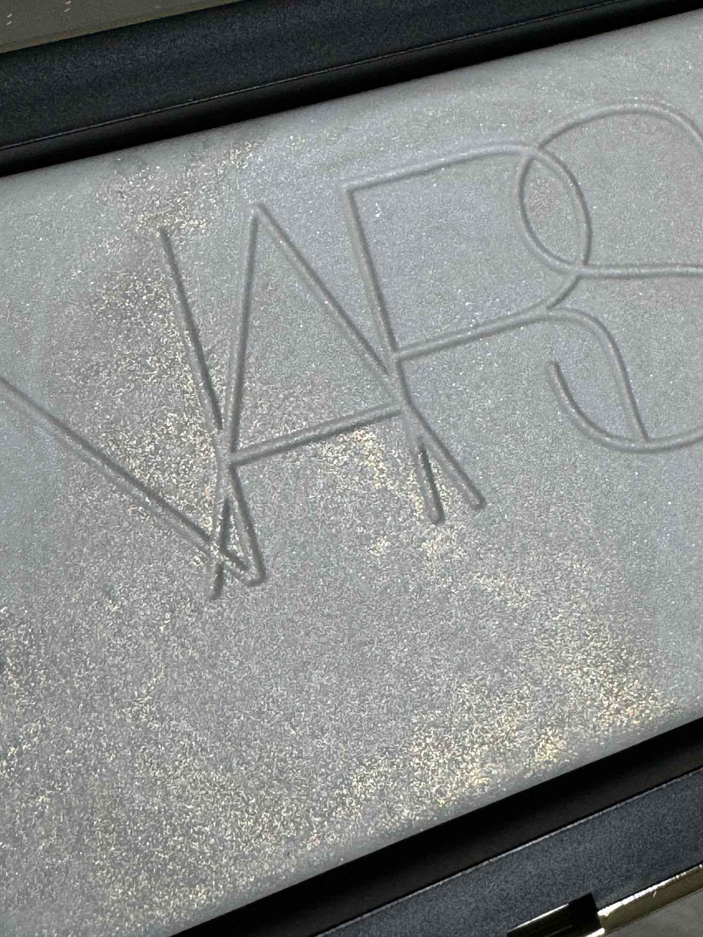 ゴールドダスト ライトライトリフレクティング セッティングパウダー/NARS/プレストパウダーを使ったクチコミ(4枚目)