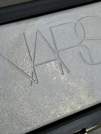 ゴールドダスト ライトライトリフレクティング セッティングパウダー/NARS/プレストパウダーを使ったクチコミ(4枚目)