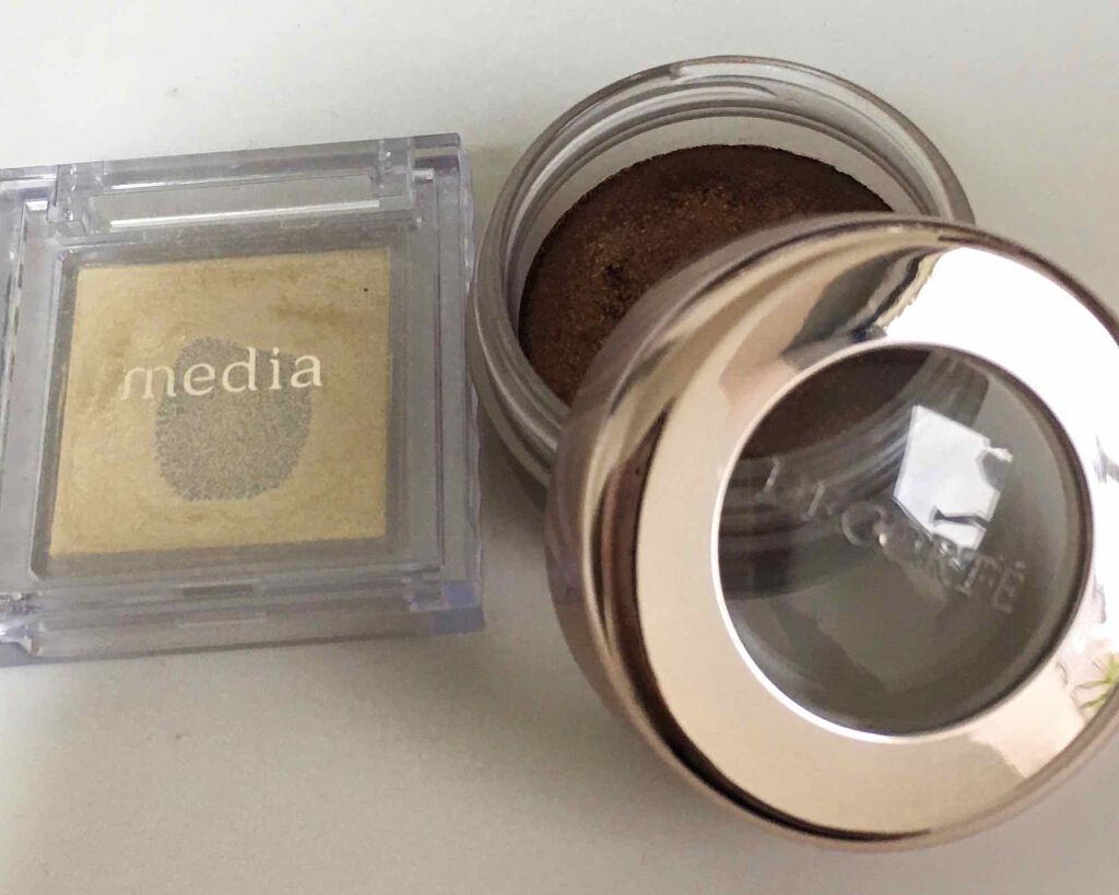 ブライトアップアイシャドウ GD-01 (イエローゴールド)/media/単色アイシャドウを使ったクチコミ（2枚目）