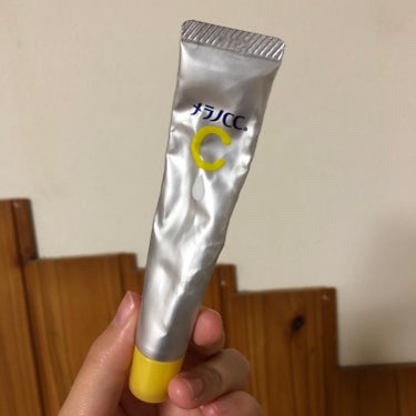 メラノCC 薬用しみ集中対策 プレミアム美容液

朝用で使ってます☀️
日焼け対策として、化粧水や乳液に混ぜて使って
います🫶

🤍何に混ぜてもちゃんと混ざってくれる
🤍肌にスっと馴染む ヌルヌル感0
