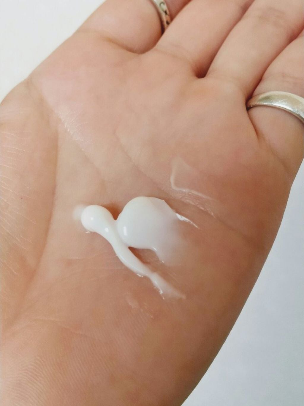 ファイブハーブス リペアリングヘアミルクセラム/L'OCCITANE/ヘアミルクを使ったクチコミ(2枚目)