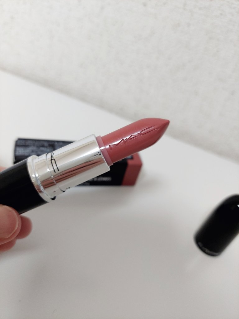 ラスターガラス リップスティック ウェルウェルウェル/M・A・C/口紅を使ったクチコミ（2枚目）