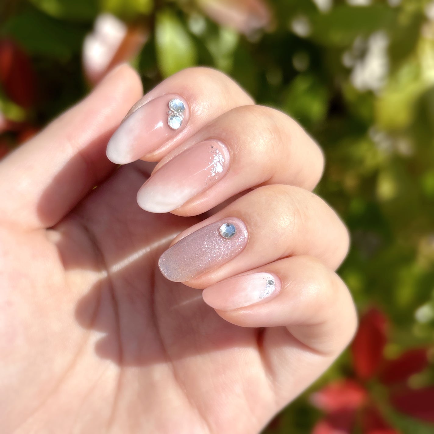 ほのほの。 on LIPS 「100均ジェルでグラデネイルキャンドゥで白系とくすみピンク系が..」(2枚目)