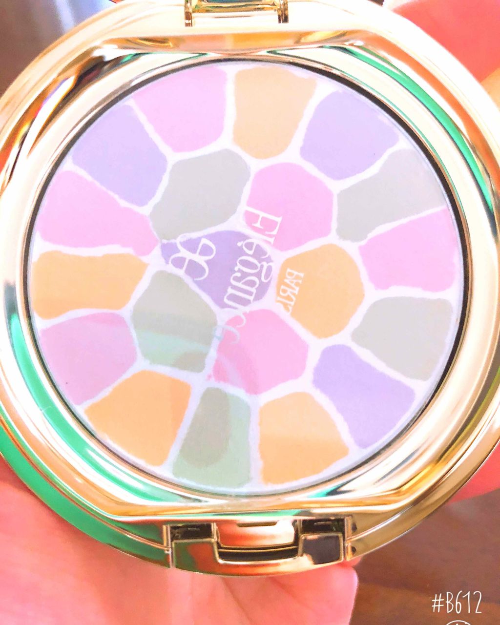 ラ プードル オートニュアンス/Elégance/プレストパウダーを使ったクチコミ（1枚目）