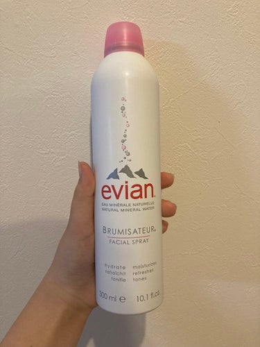 こんにちはNOAHです！

今回はエビアンのフェイシャルスプレーを紹介します！

☆evian フェイシャルスプレー 300ｇ  1450円

とりあえずいい笑
余計なものが入ってないので肌が荒れること