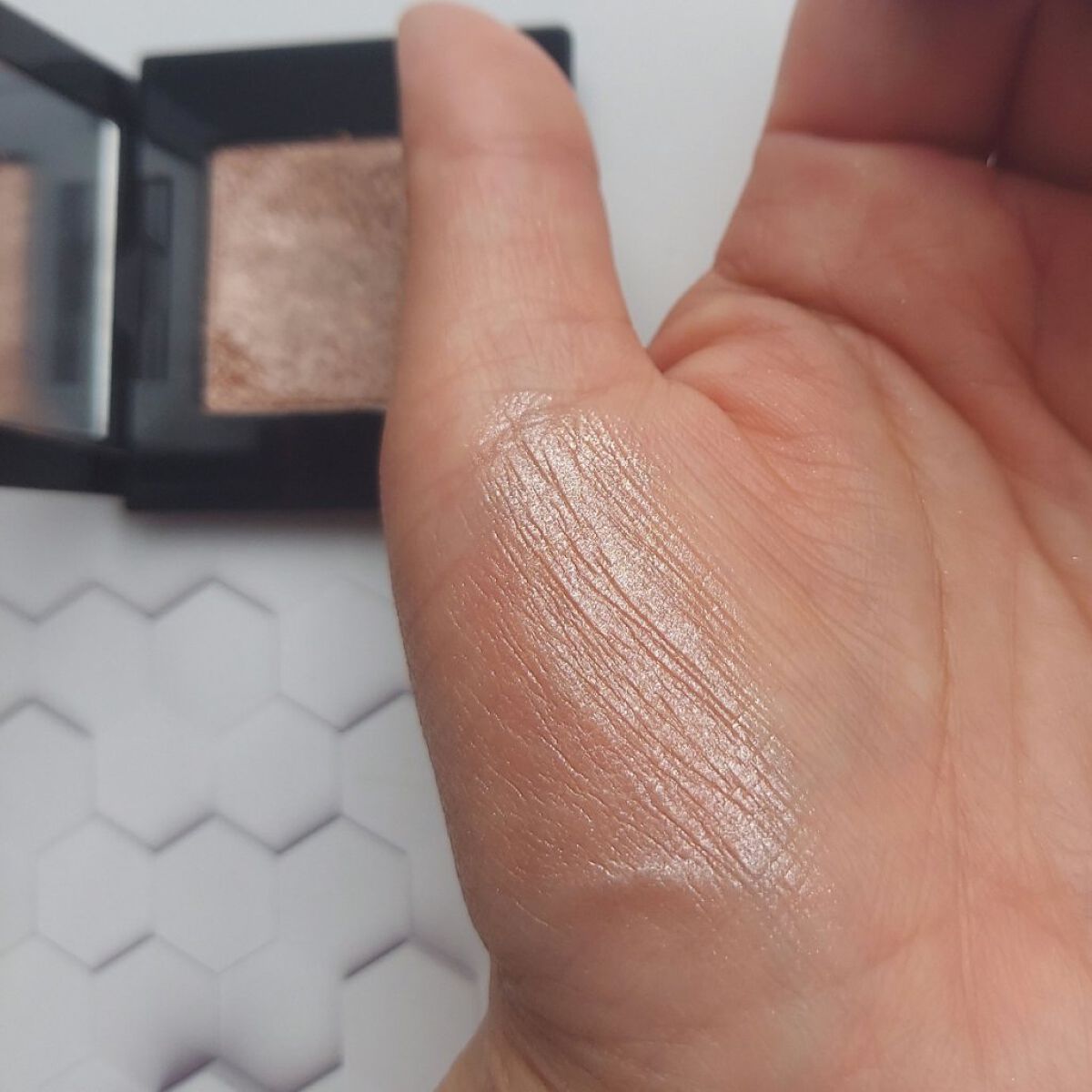 ポップ パウダージェル アイシャドウ/SHISEIDO/単色アイシャドウを使ったクチコミ（2枚目）