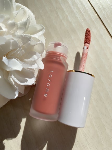 to/one リキッド リップ アンド チークのクチコミ「〇to/one
リキッド リップ アンド チーク 5g
04 ヌードローズ
深みのあるカラーで.....」(2枚目)