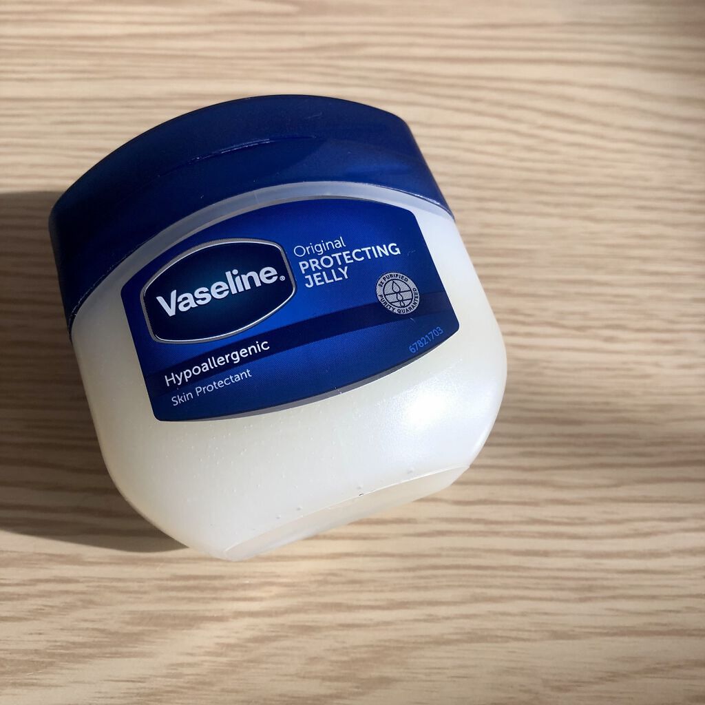 ヴァセリン　オリジナル ピュアスキンジェリー

SNSで目にとまり購入してみた✨

使用用途はたくさんあって私が見ただけだと
・唇
・顔
・手や足
・まつげ
・爪

色々なところで使えるよう🤔
実際私は夜寝る前唇に塗り寝ています。

朝起