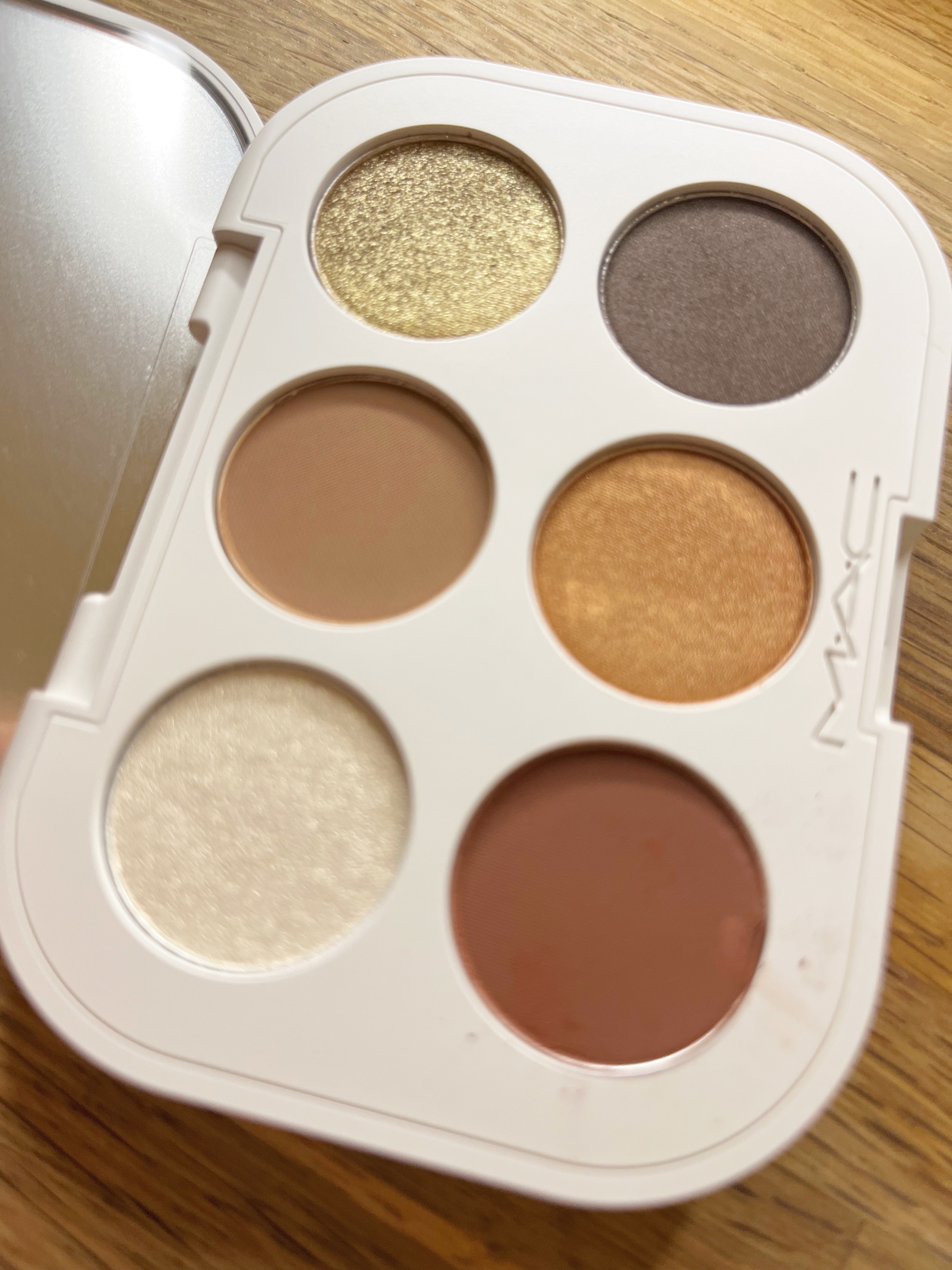 ダズルシャドウ エクストリーム/M・A・C/単色アイシャドウを使ったクチコミ（1枚目）