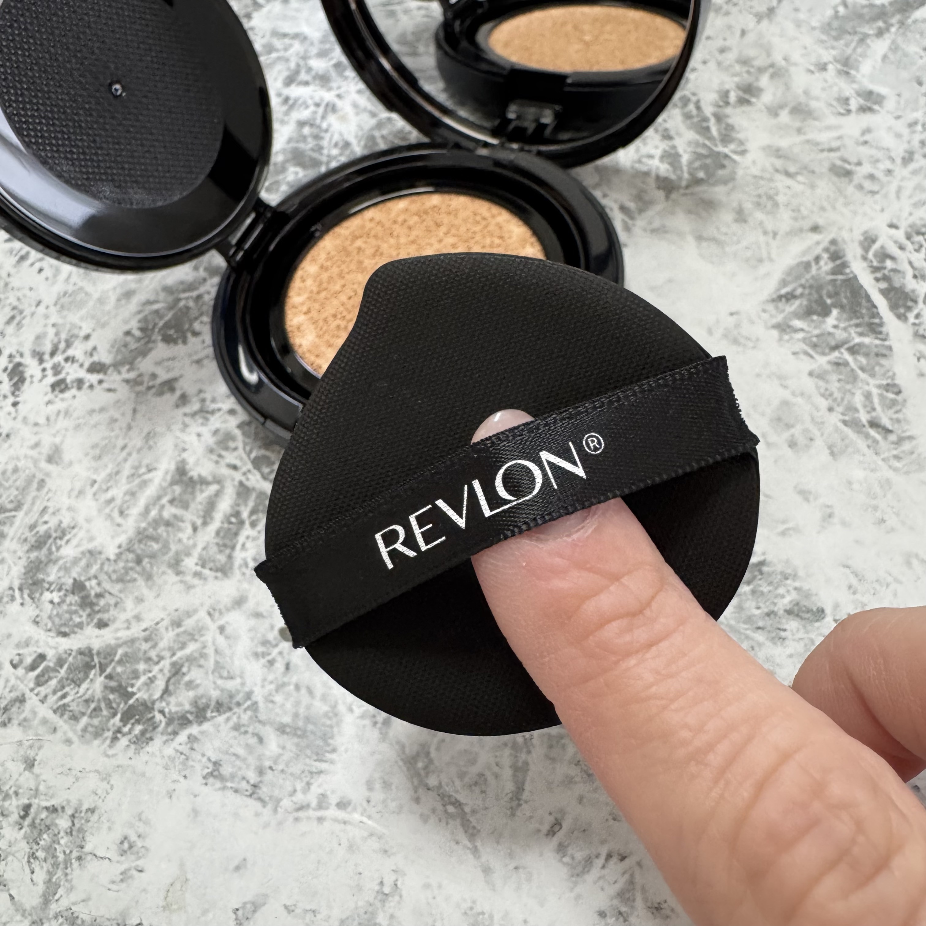 レブロン カラーステイ ロングウェア UV クッション ファンデーション/REVLON/クッションファンデーションを使ったクチコミ（3枚目）