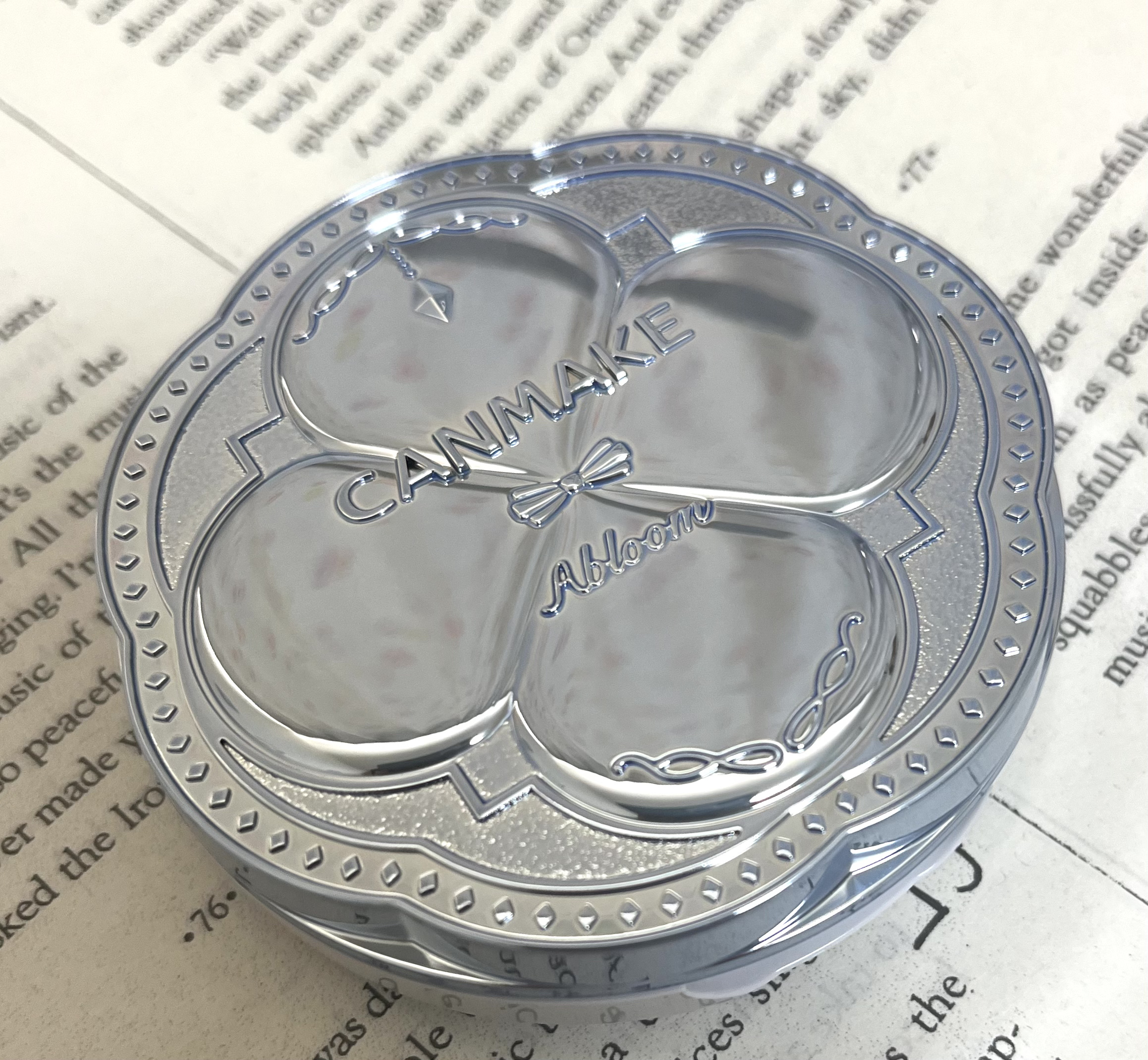 イルミネイティングフィニッシュパウダー　～Abloom～/キャンメイク/プレストパウダーを使ったクチコミ（1枚目）