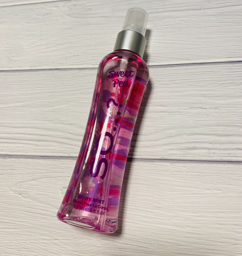SO...? スイートピー　ボディミスト　100ml 

Amazonで購入。値段は700円くらいでした。

イギリス製のボディミスト。
香りのノートは調べても分かりませんでした。

当たり外れの激しいこのシリーズの中では、まあまあ使いやす