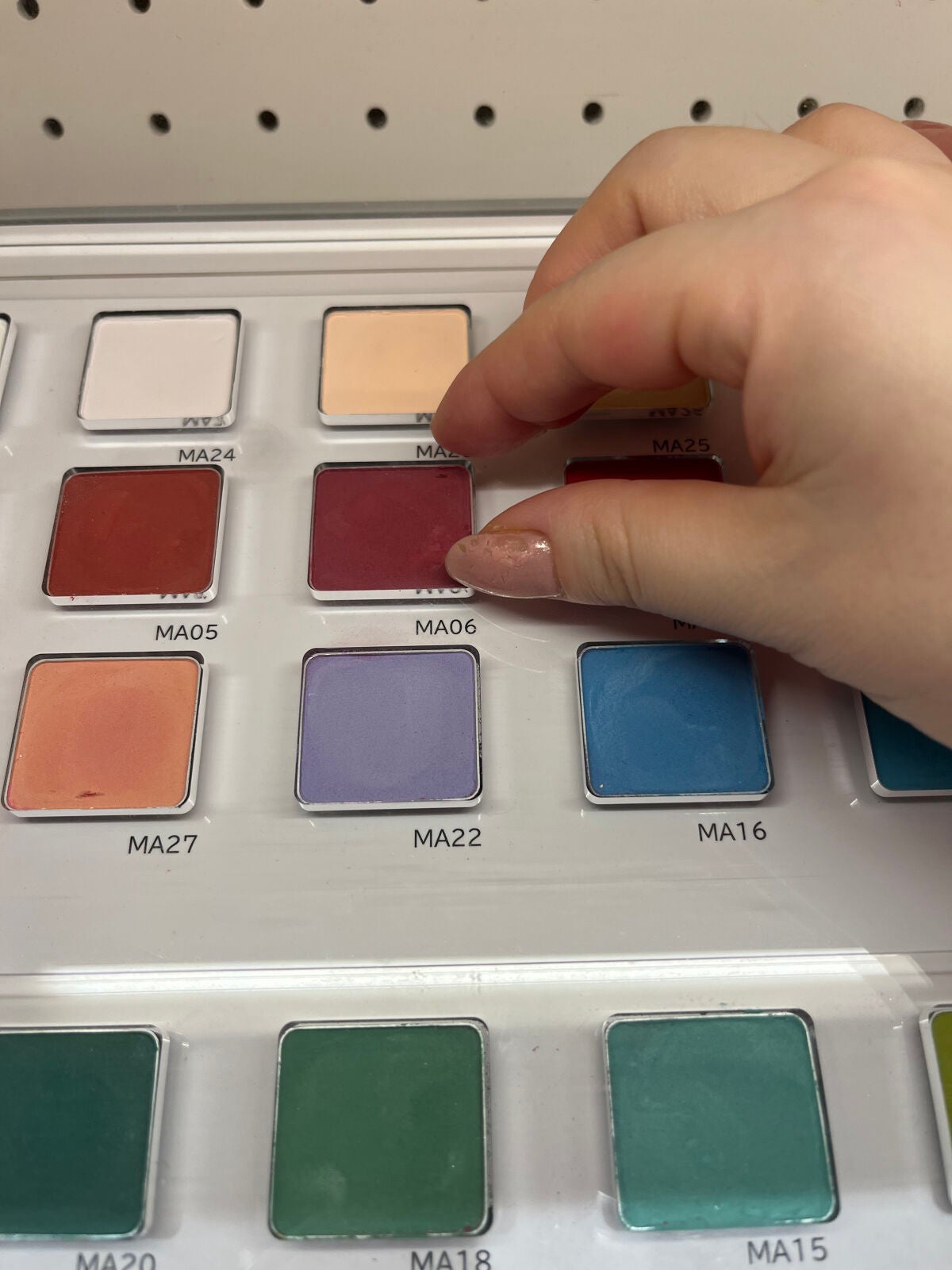 マルチカラーバリエーション マット/チャコット・コスメティクス/単色アイシャドウを使ったクチコミ(1枚目)