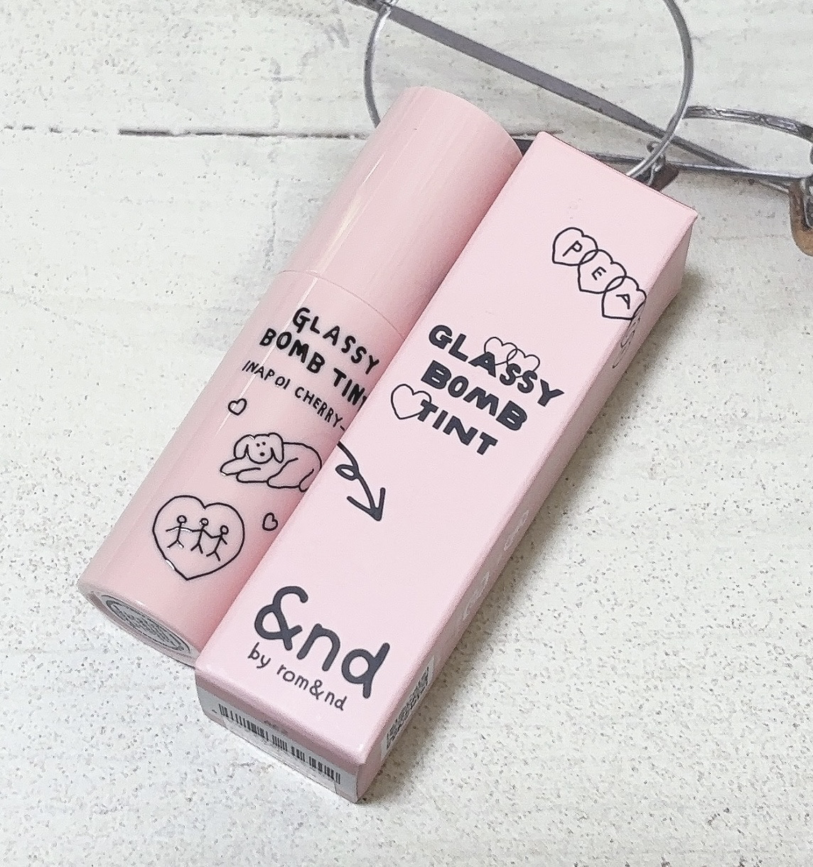 グラッシーボムティント INAP01 チェリーピー/&nd by rom&nd/リップティントを使ったクチコミ（2枚目）