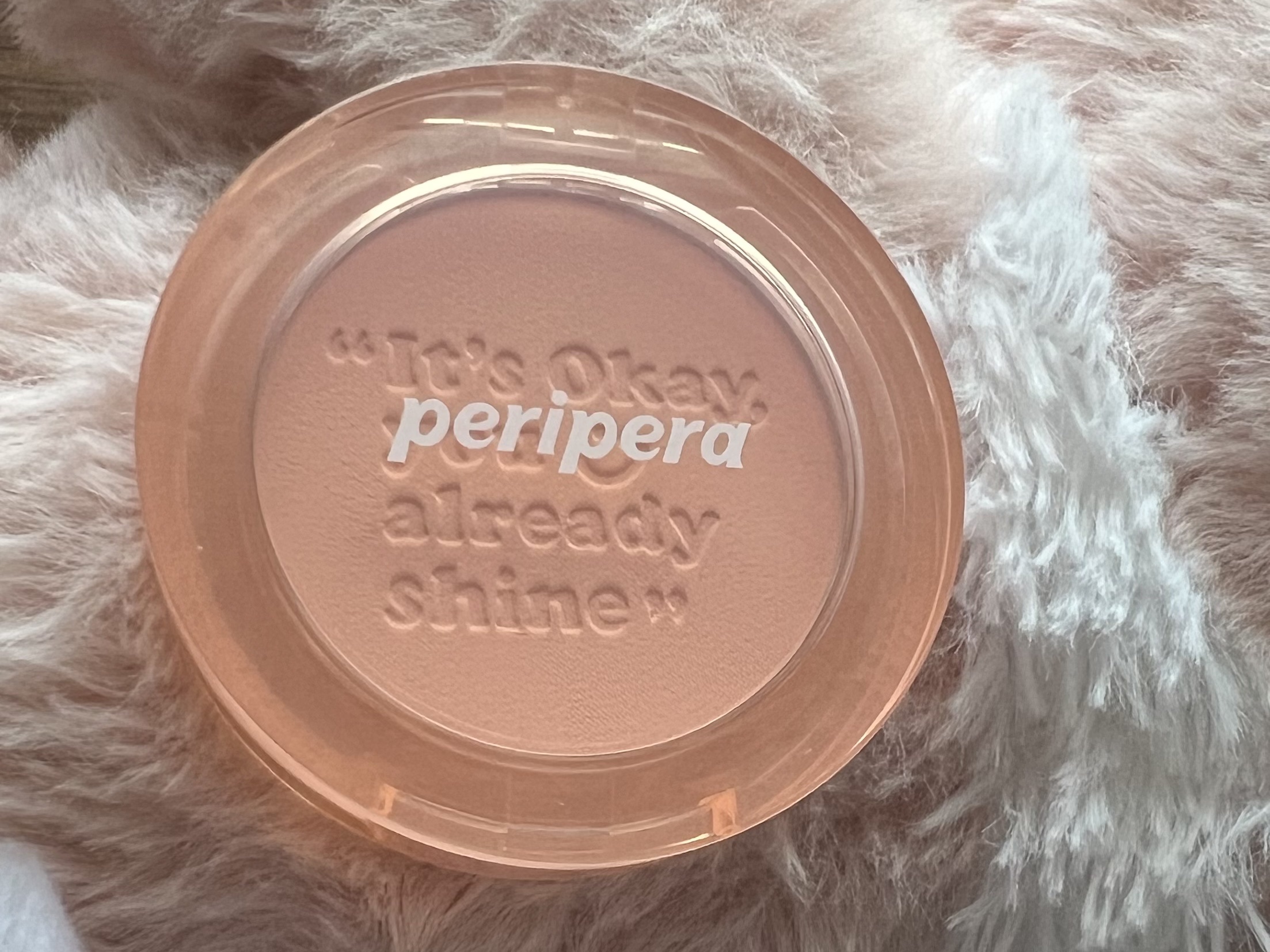 ペリペラのチーク！！

このカラー完全にブルベ向きなんやけど

ベビちゃんカラーで可愛い！！


本当に名前の通りミルキーピーチ！な色！

みたまんまの色で

発色もふわって自然で可愛い！

ペリペラのチーク他にも可愛いのたくさんあるんでぜ