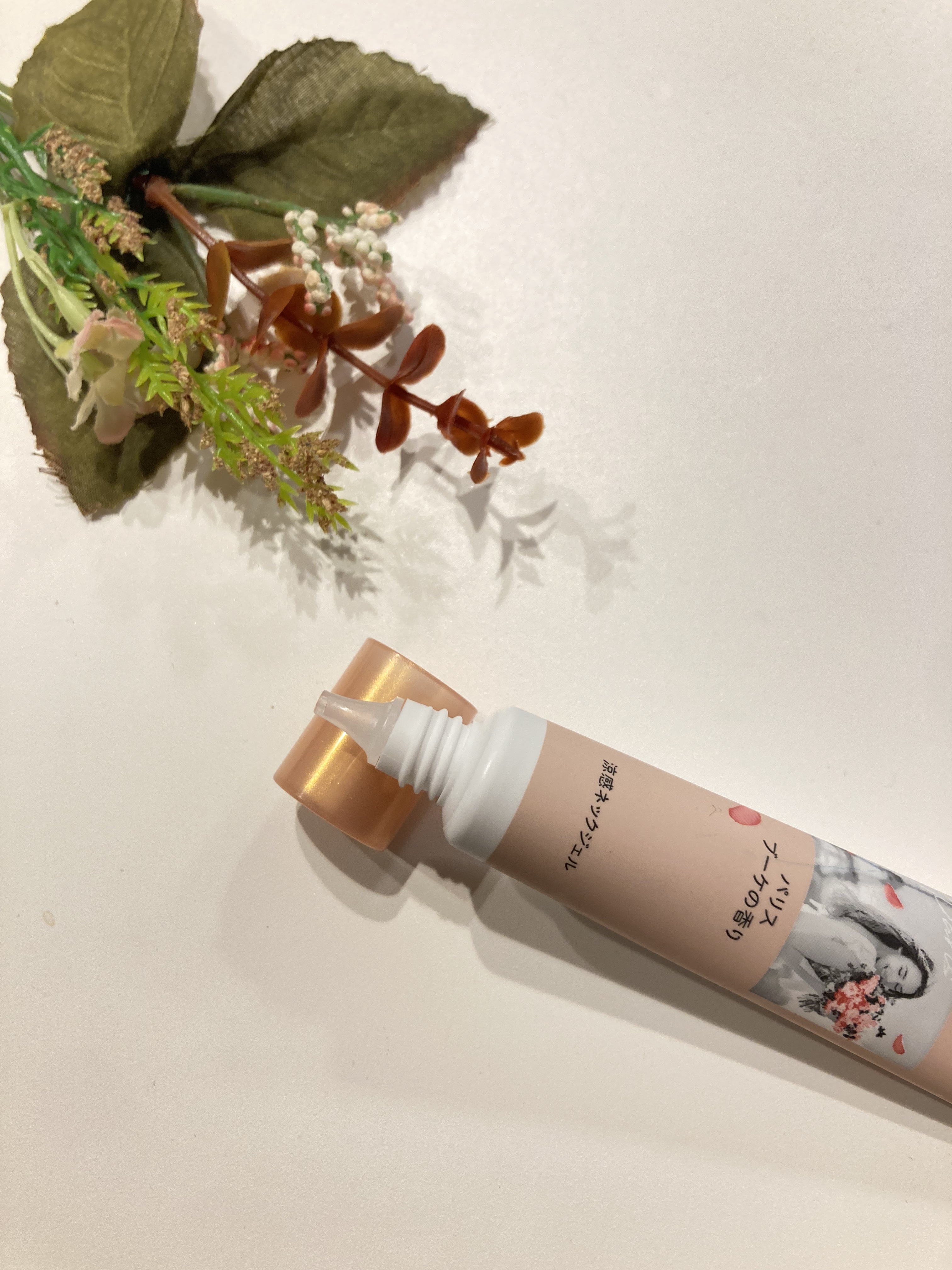 8x4 アロマスイッチ 涼感ネックジェル パリスブーケの香り/８ｘ４/デオドラント・制汗剤を使ったクチコミ（3枚目）